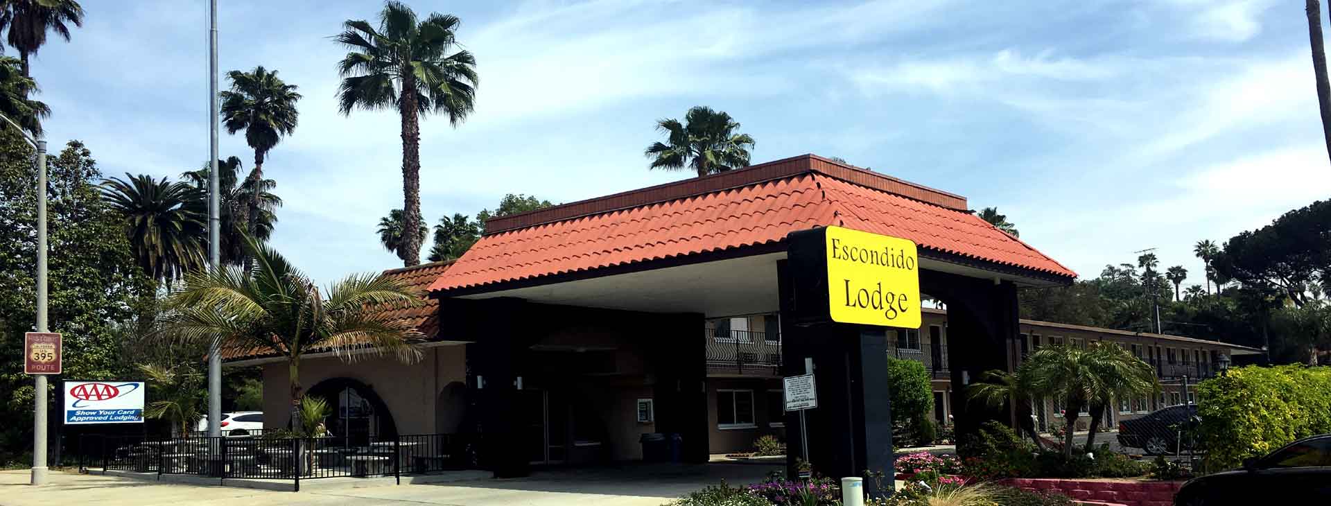 Front of Hotel Escondido Lodge